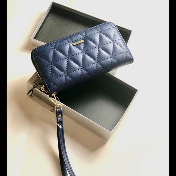 Cute BCBGeneration Tara Quilted Gift Boxed Wallet - Picture 2 of 10